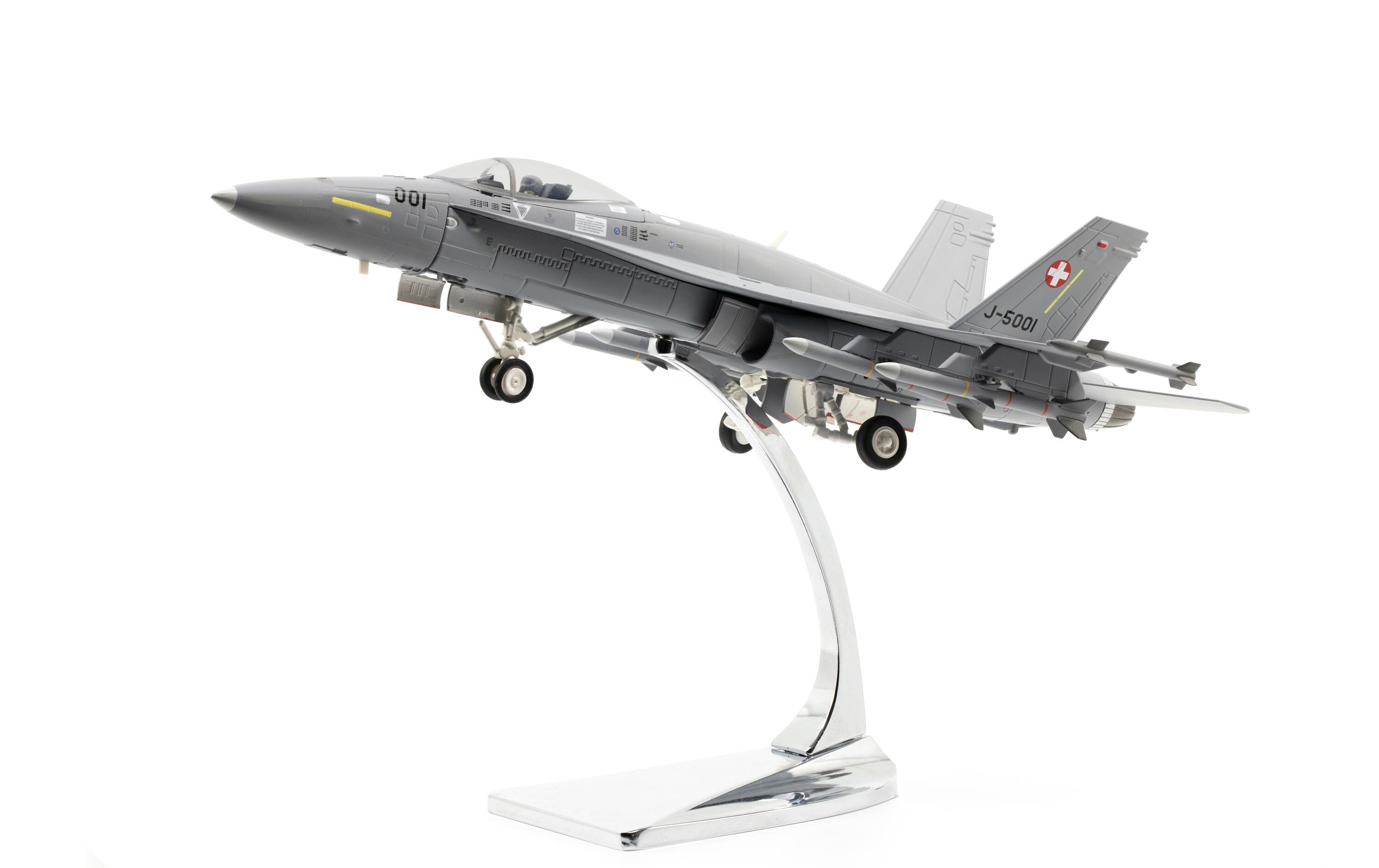 F/A-18C Hornet J-5001 1:72F/A-18C Hornet J-5001 ? Erstes Schweizer Kampfjet-Modell mit einzigartiger Nose-Art