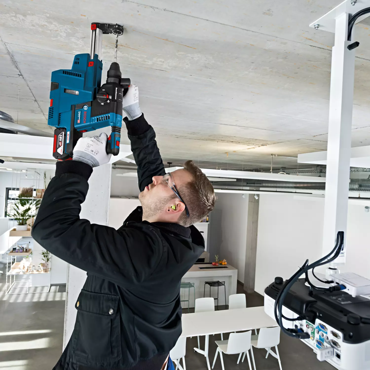 Bosch GBH 18V-26 F 18V Li-Ion Accu SDS-plus combihamer incl. GDE 18V-16 afzuigsysteem set (2x 5.5Ah accu) in L-Boxx - 2,6J - koolborstelloos