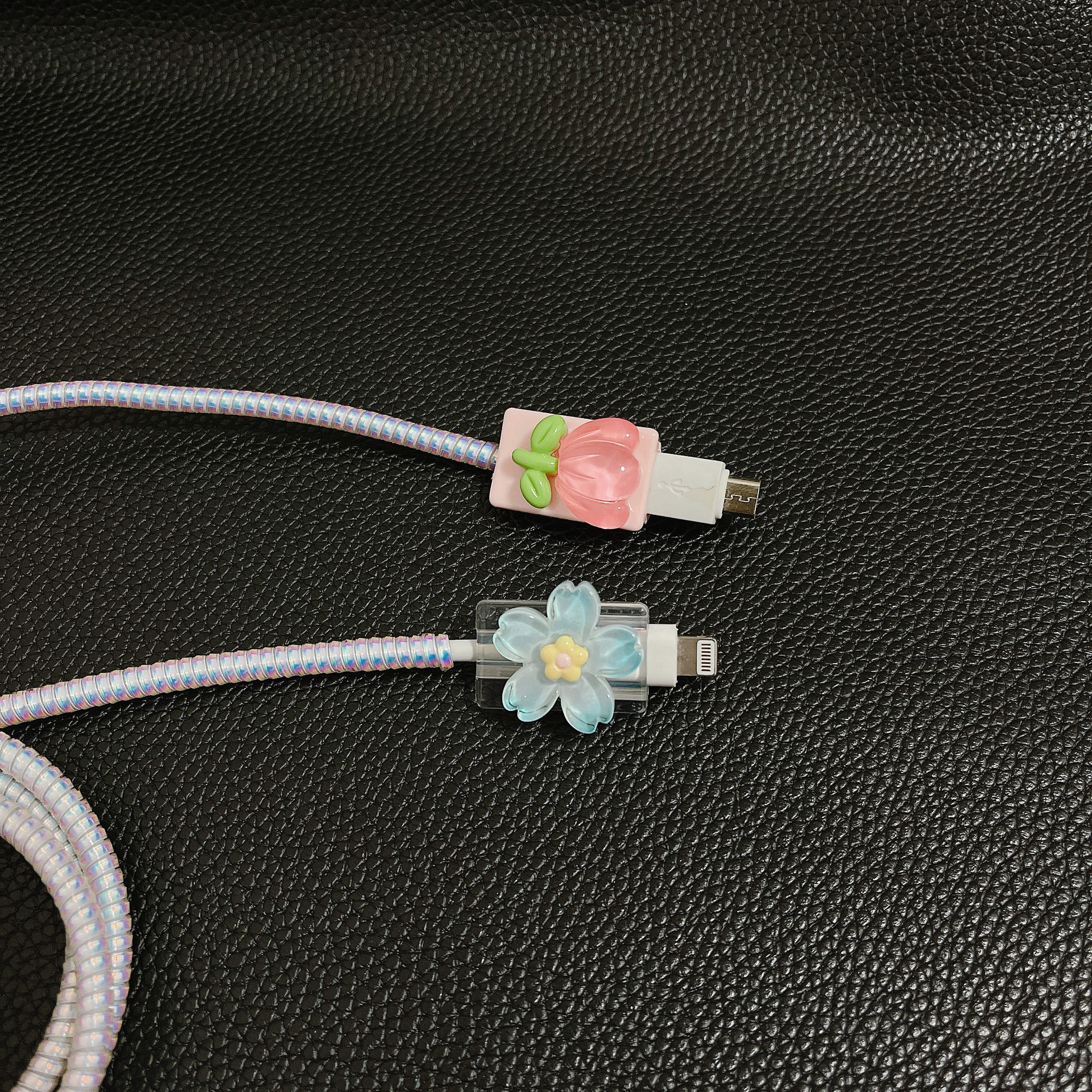 (4er Set) USB C / Lightning Kabel Bruchschutz / Halter / Kabelbeisser Blumen - Design 1