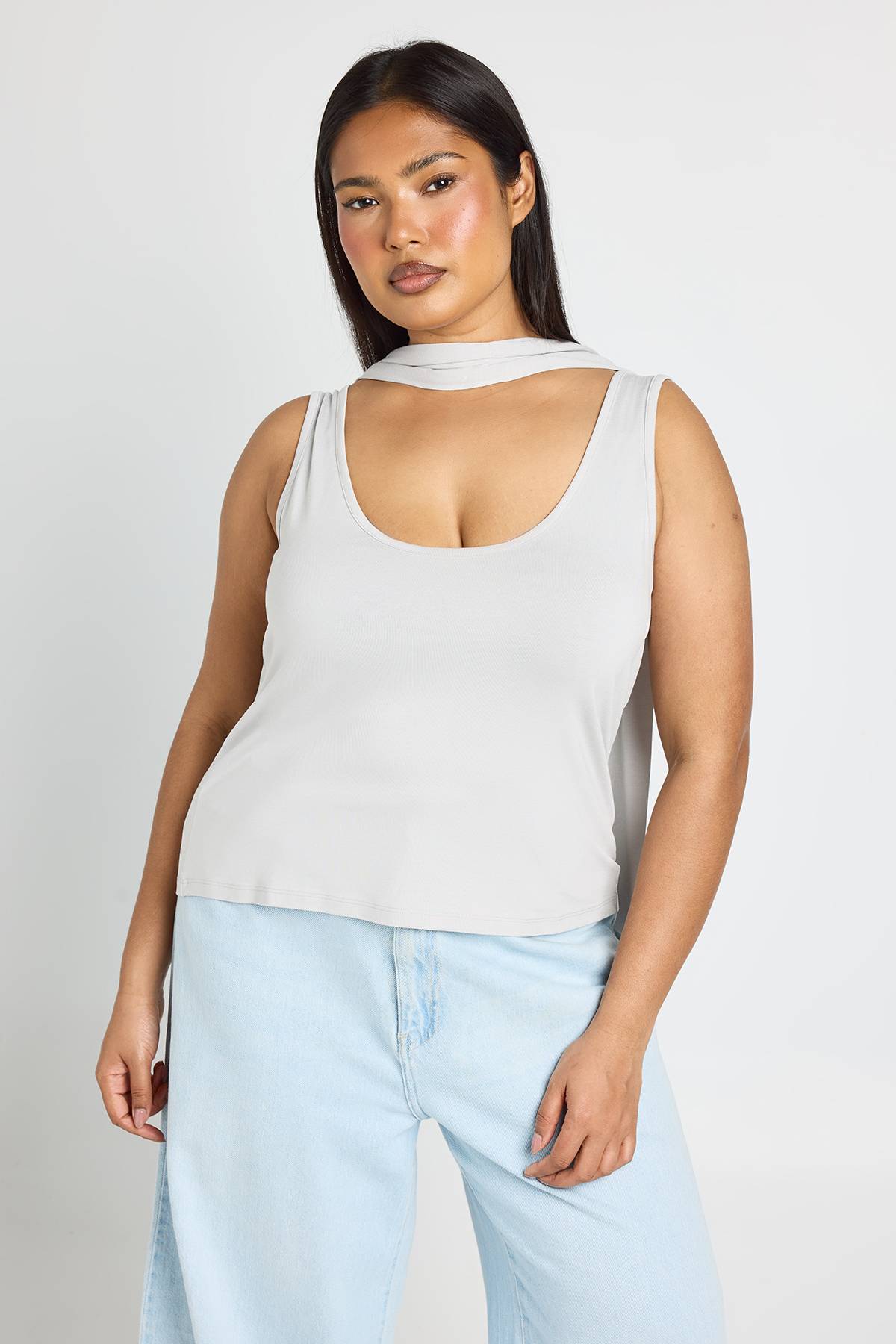 boohoo Débardeur Grande Taille À Encolure Dégagée Avec Foulard