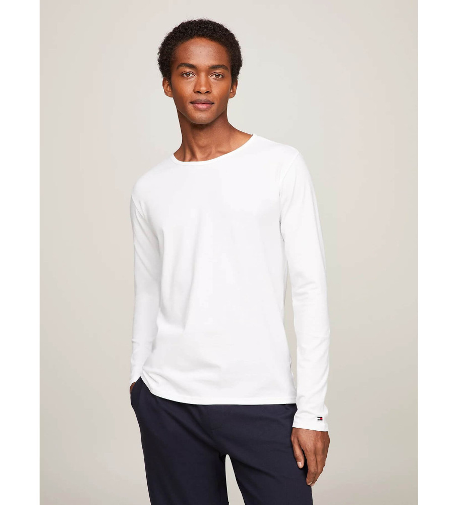 Conjunto de 3 camisetas de manga comprida Tommy Hilfiger nas cores cinza, branca e preta.