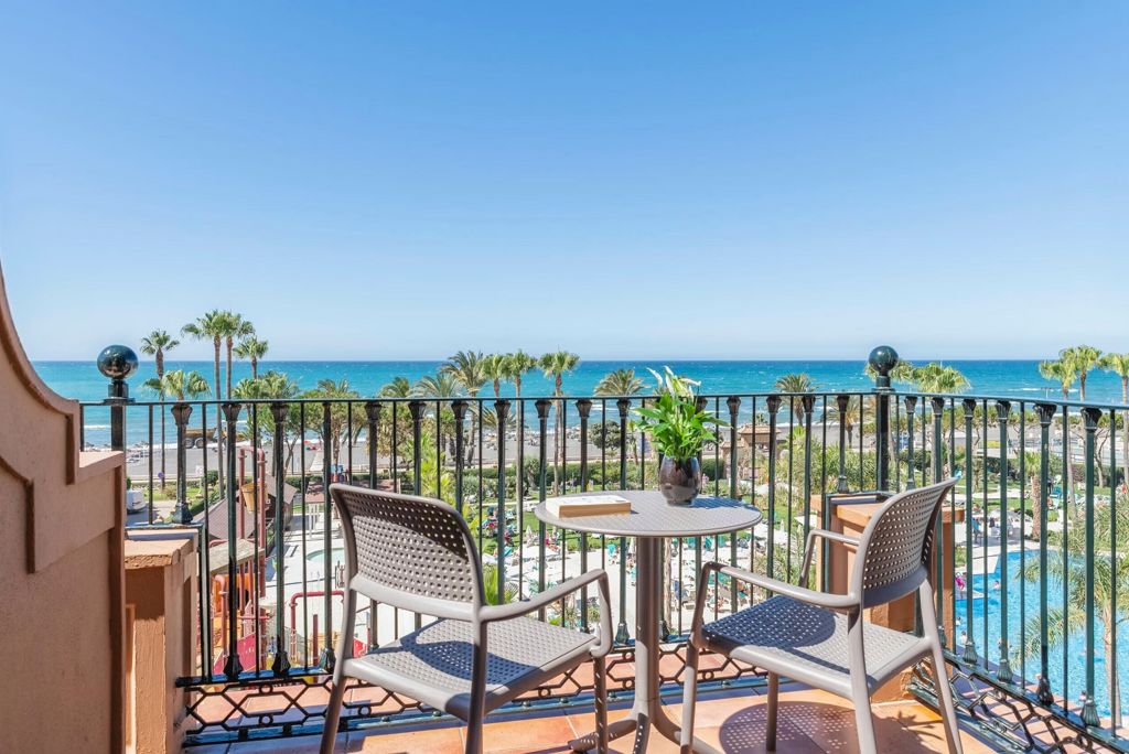 Fly & Go Iberostar Waves Malaga Playa Halfpension - Aparthotel