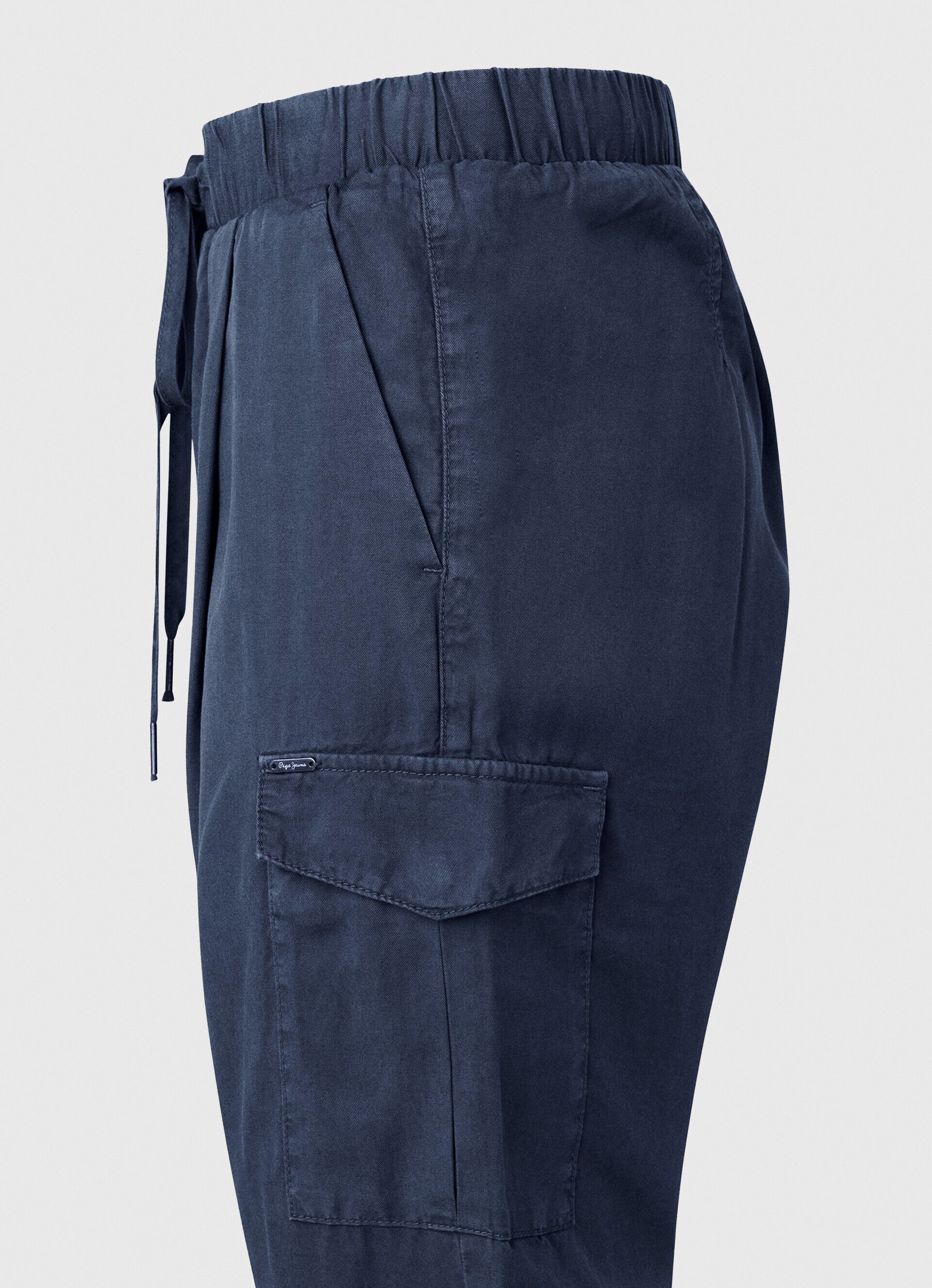 Calça cargo em tecido fluido - azul oceano