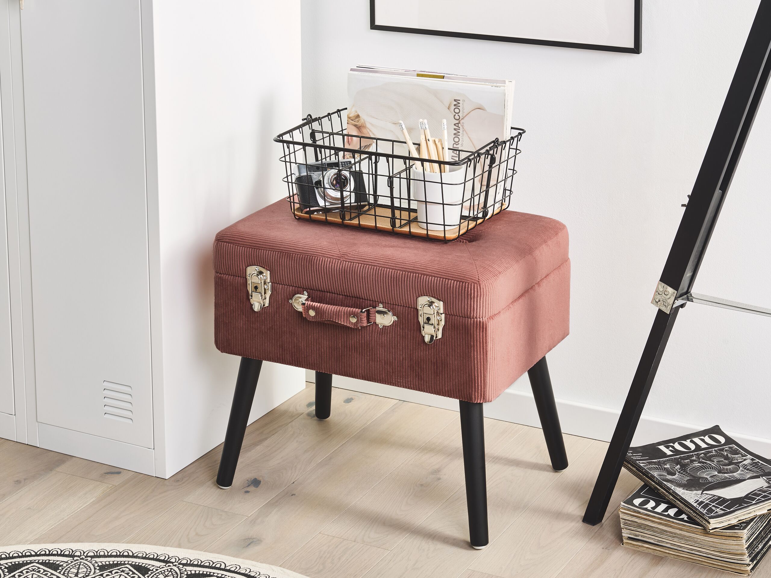Beliani - MALLARD - Hocker - Roze - Corduroy
