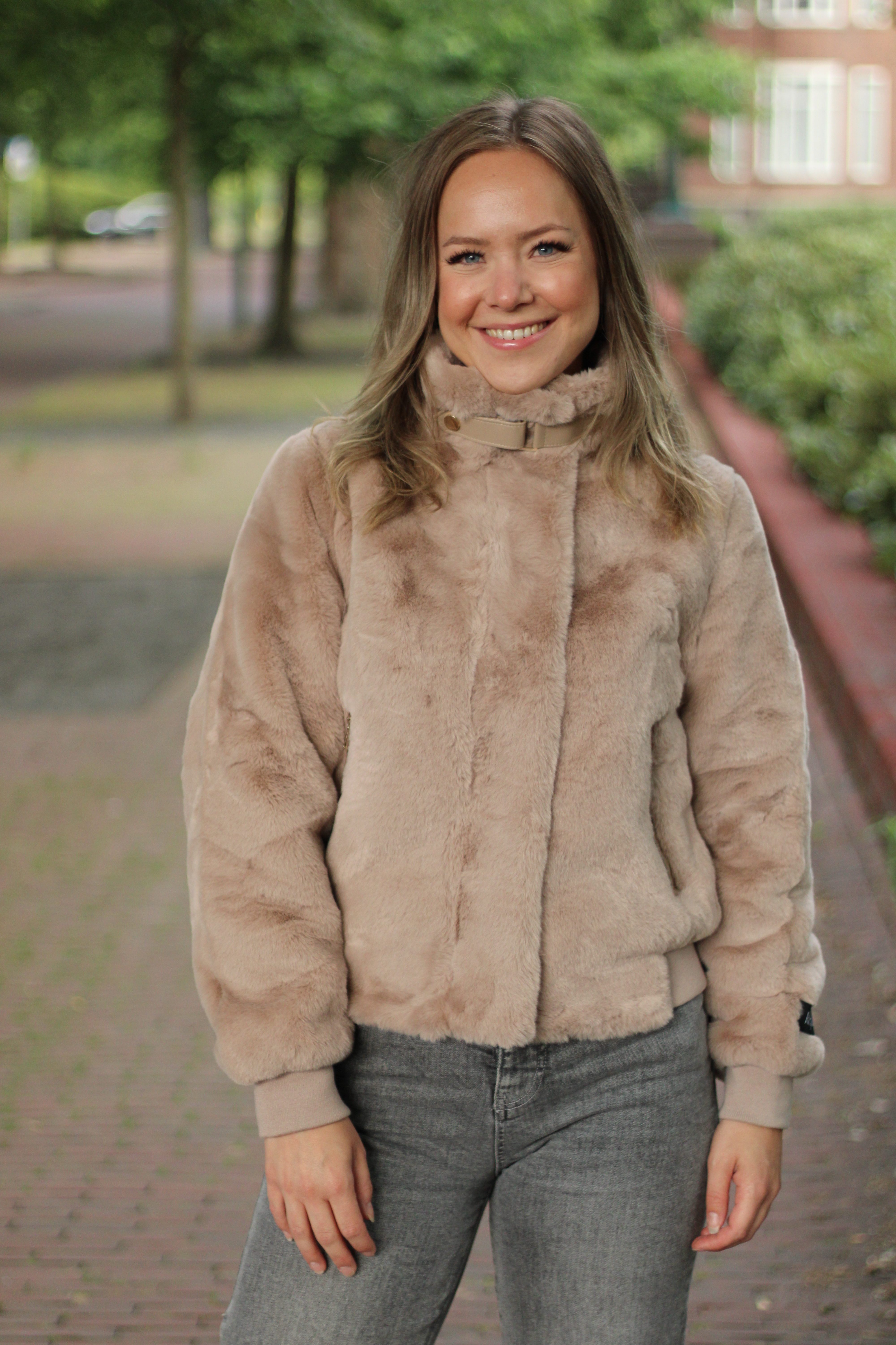 Rino & Pelle - Ambra Short Fake Fur Jacket - Oat