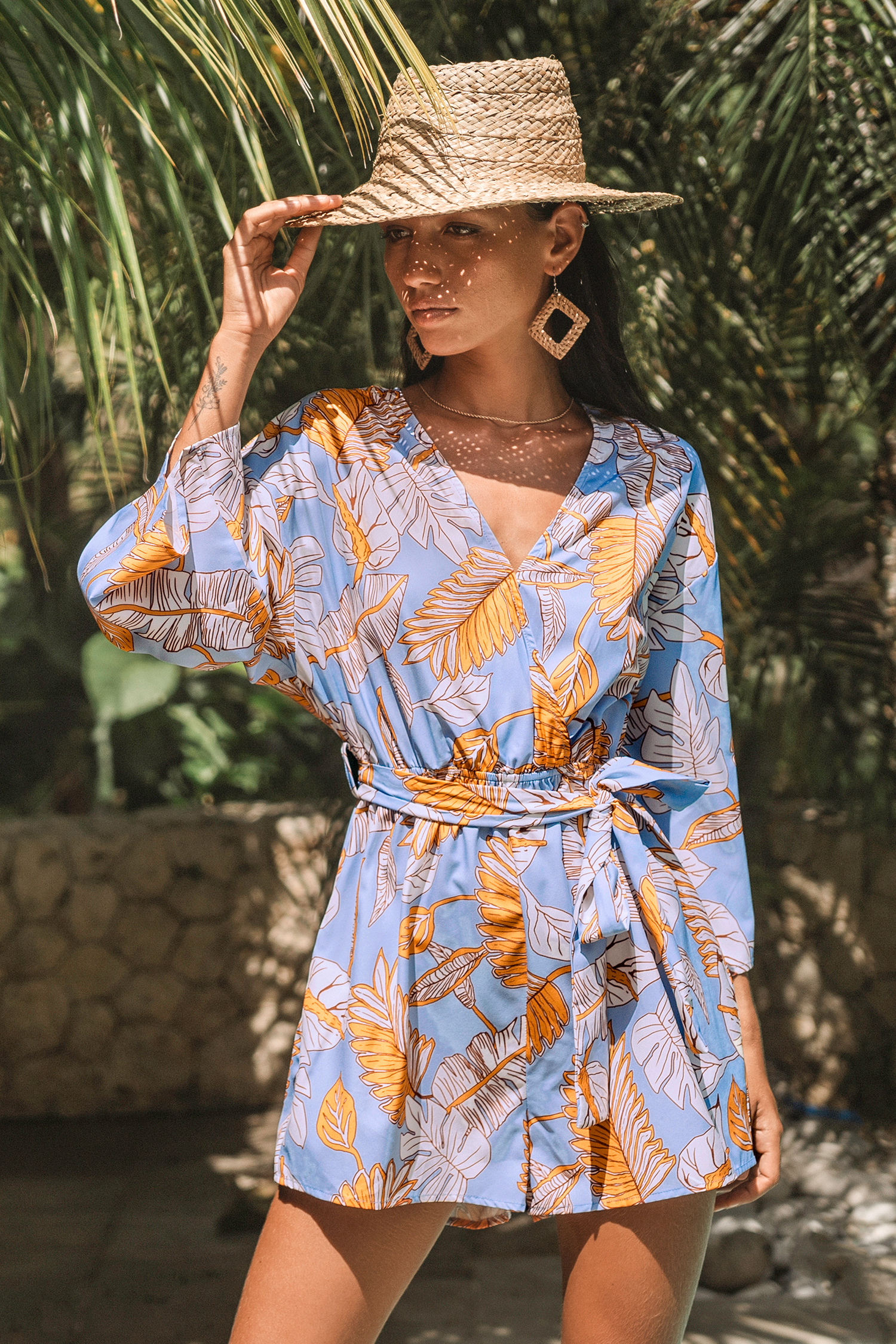 Combishort à ceinture et à imprimé palmiers tropicaux