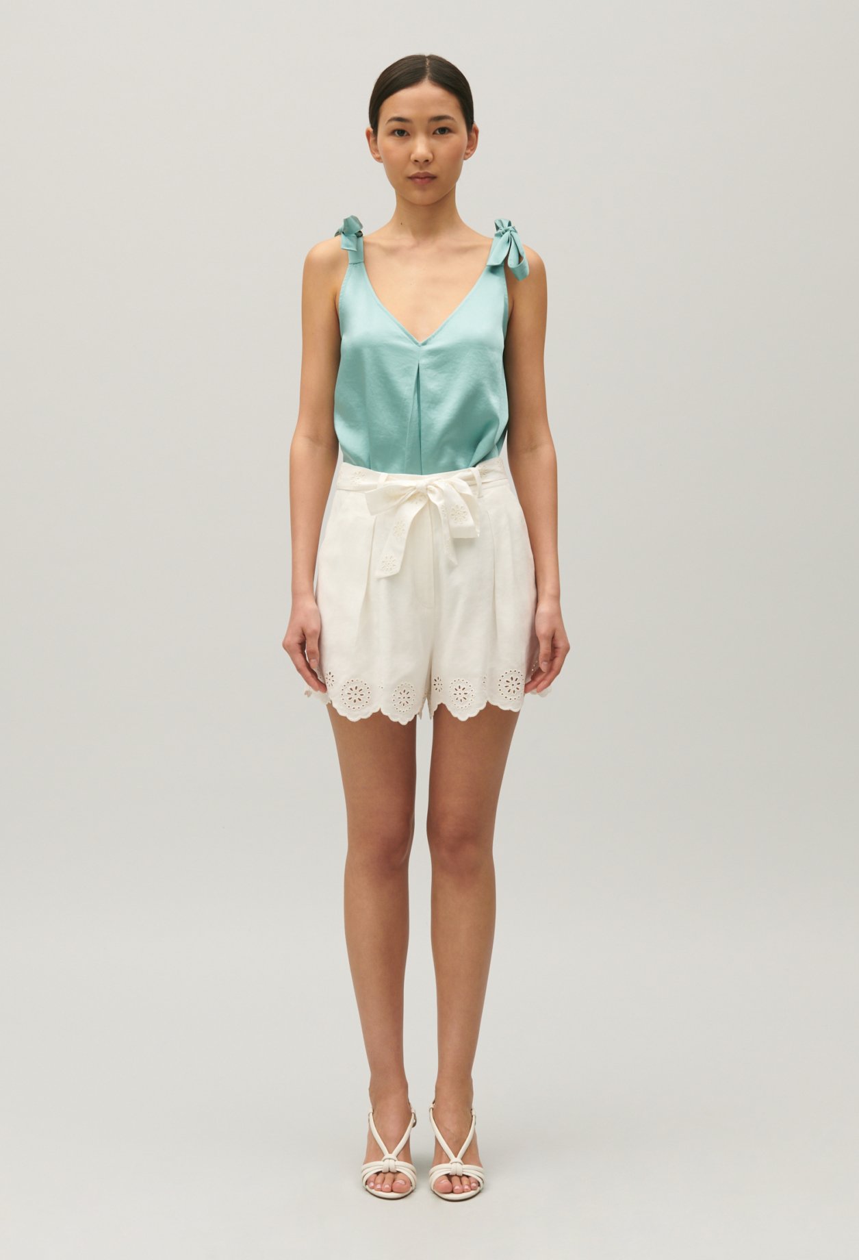 Short taille haute broderie ecru