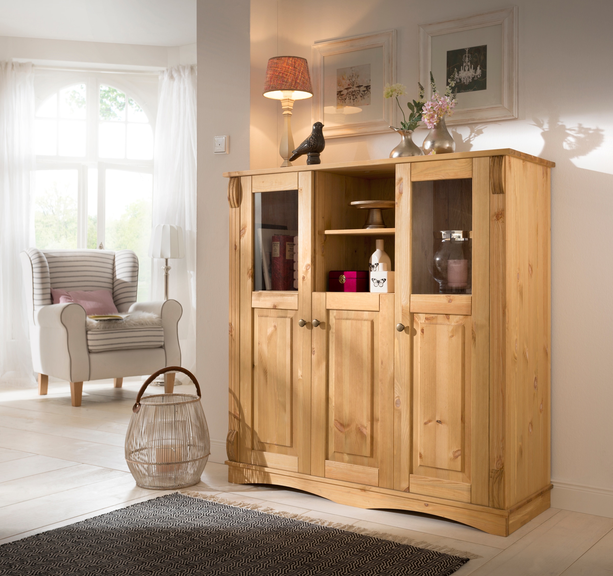 Home affaire Highboard »Teresa« Masse (B/T/H): 119/40/120 cm,  Vitrine, Türen mit Glaseinsätzen, aus massiver Kiefer, FSC®