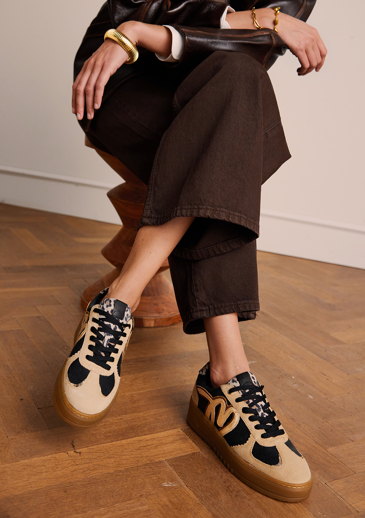 Taupe leren sneakers met details