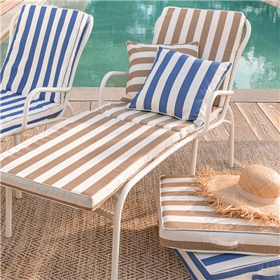 Matelas rayé d'extérieur, bain de soleil