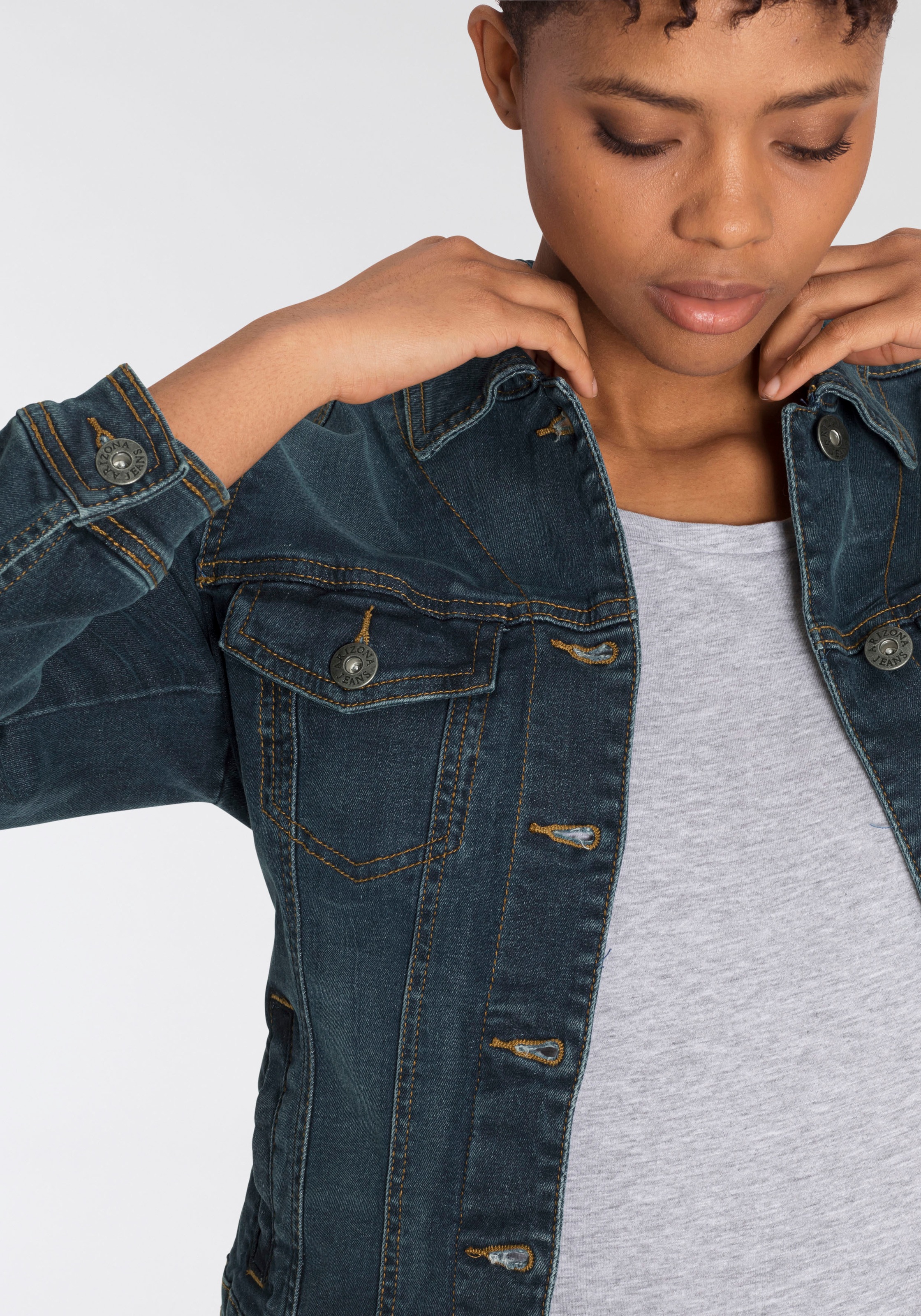 Arizona Jeansjacke aus Baumwollmischung,  figurbetont,  in Stretch-Qualität
