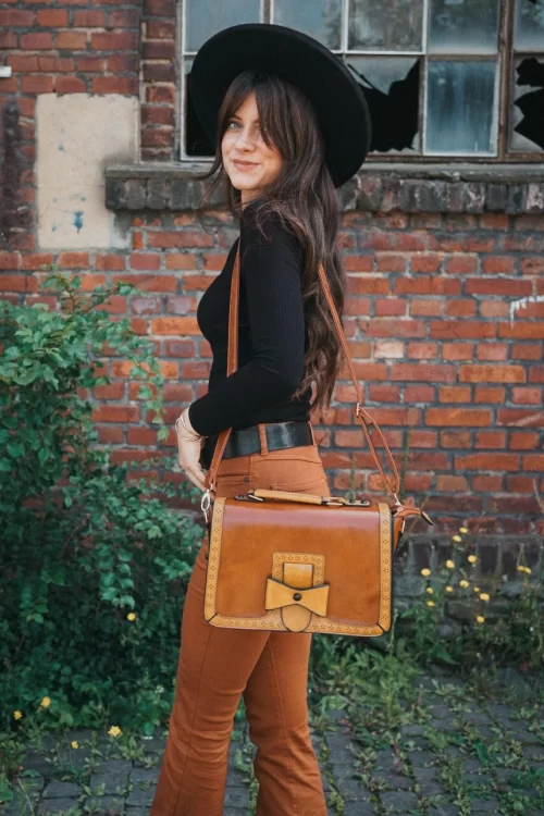 Banned Retro Scandal Office handtas in camel en cognac