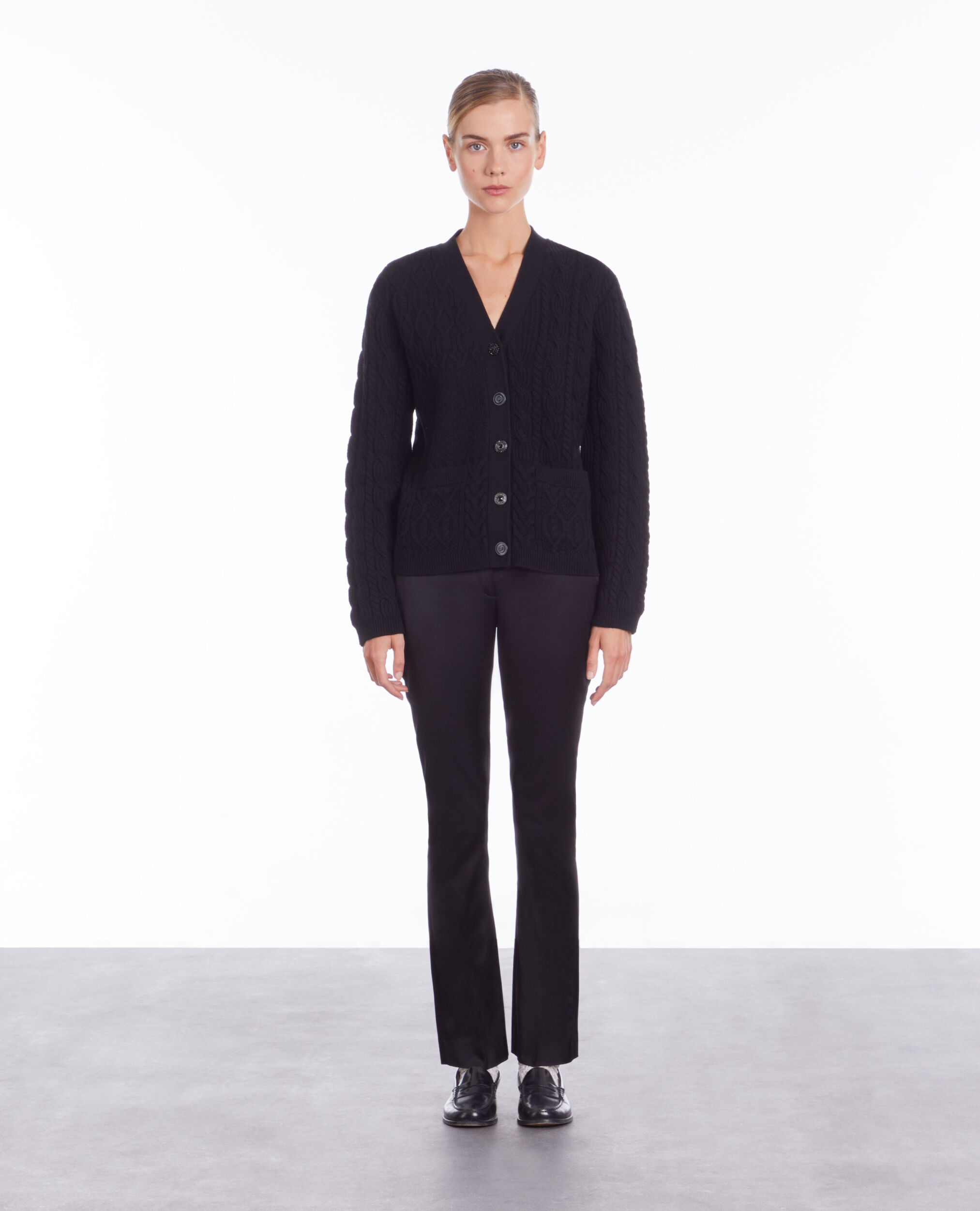 Cardigan noir en laine torsadée