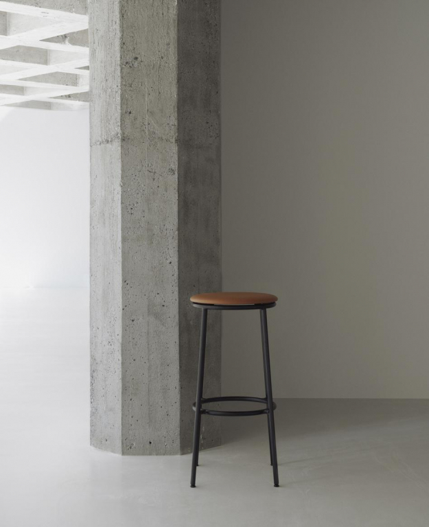 Normann Copenhagen Circa barkruk gestoffeerd 75 black