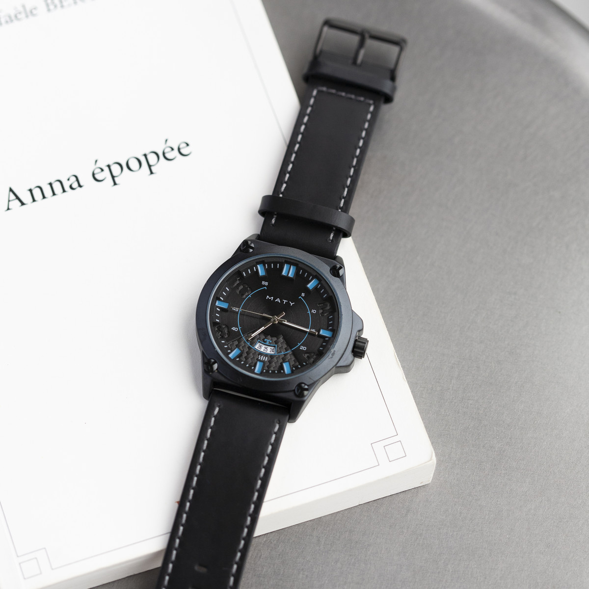Montre revêtement noir cuir noir