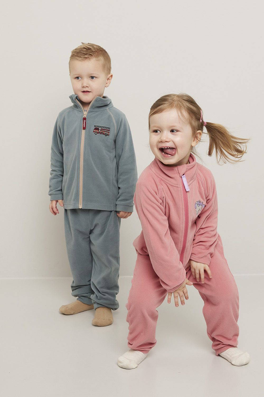 Fleecedress med broderi