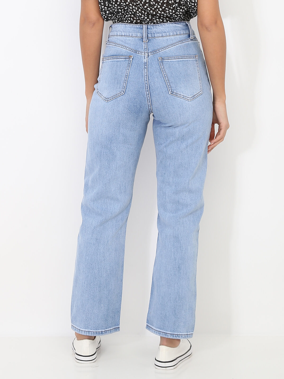 Jeans mom évasé et délavé- Bleu