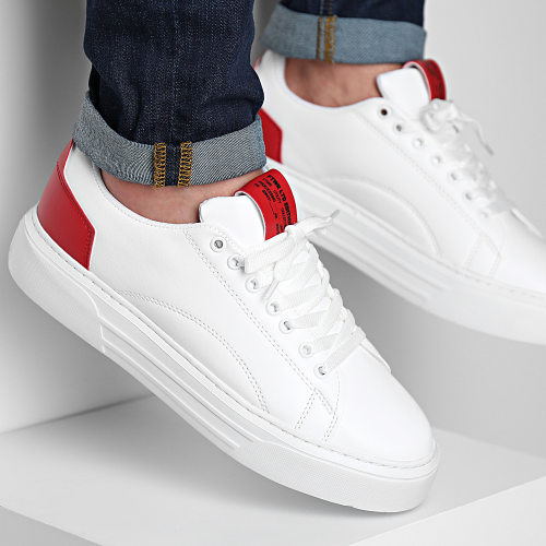 Baskets Détails Rouge 2343 Blanc