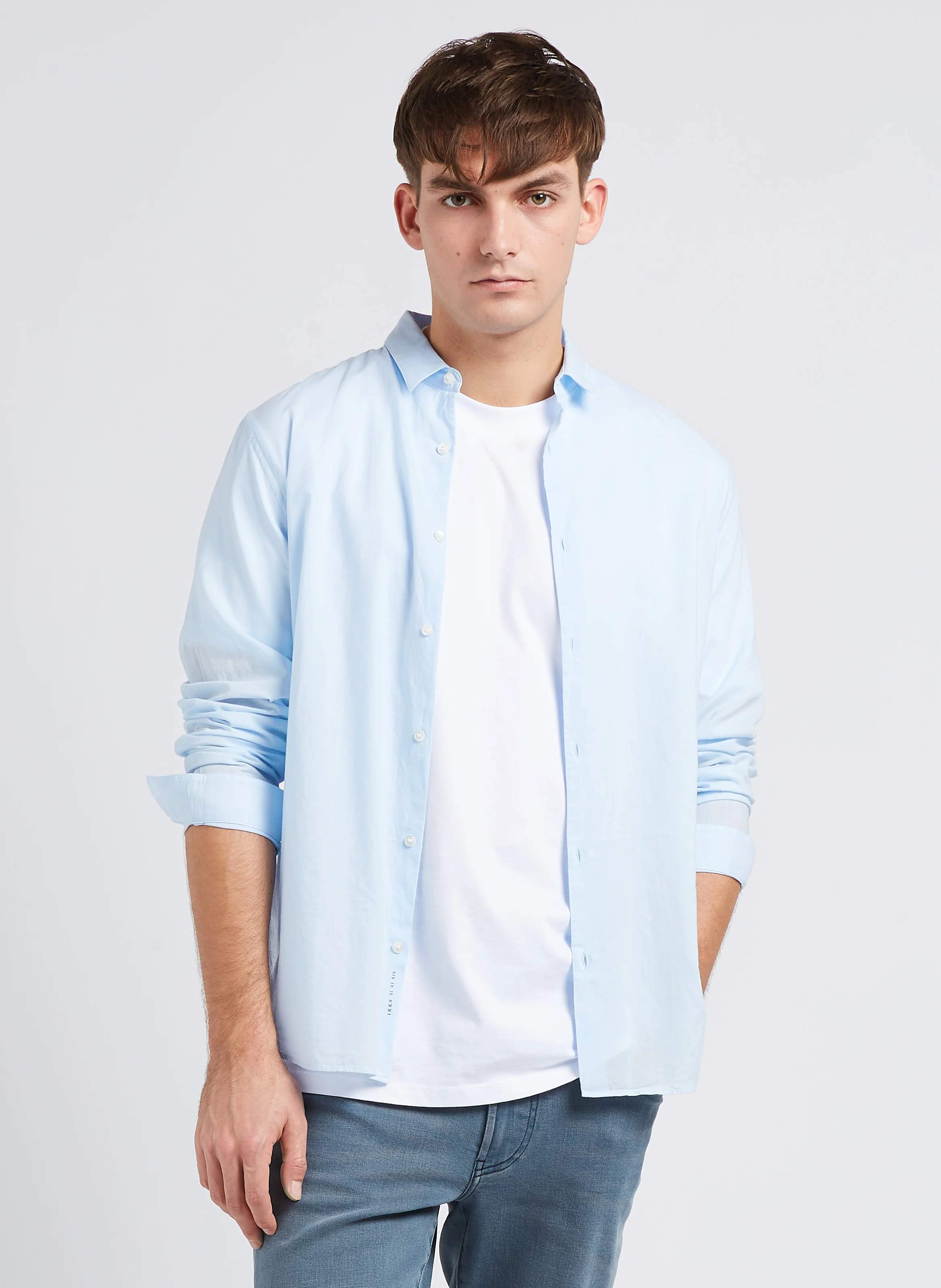 Chemise col classique slim-fit en voile de coton bio | Bleu