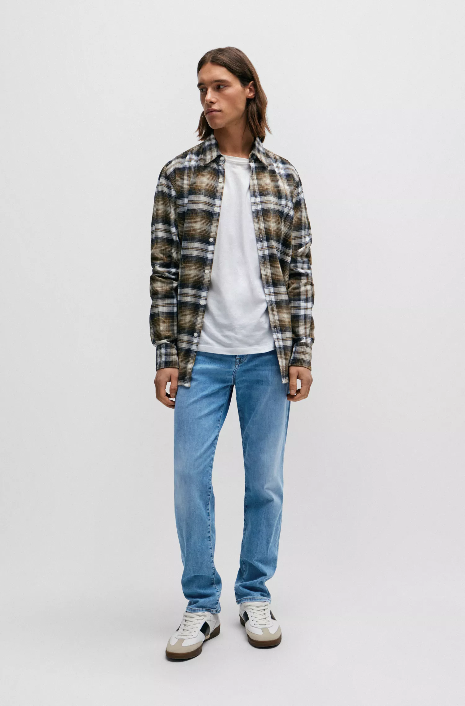 Calça jeans BOSS laranja, corte regular, em denim super elástico azul.