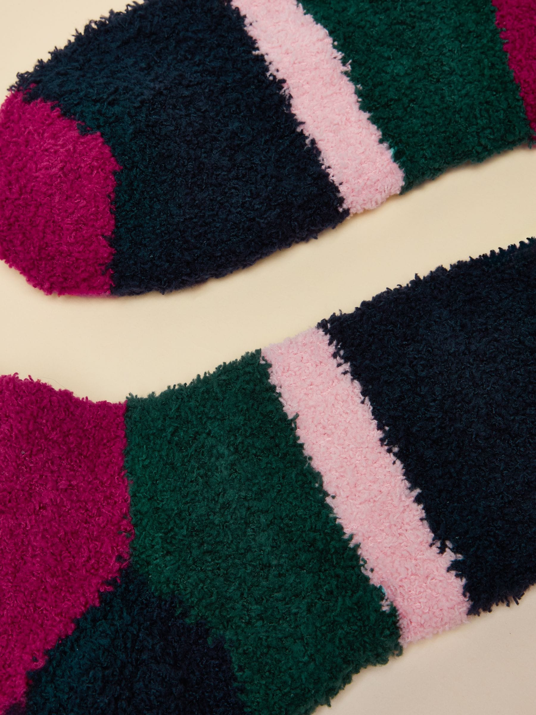 Bessenrood gestreept - Joules Women's Fluffy Stripe Socks (size 4-8)