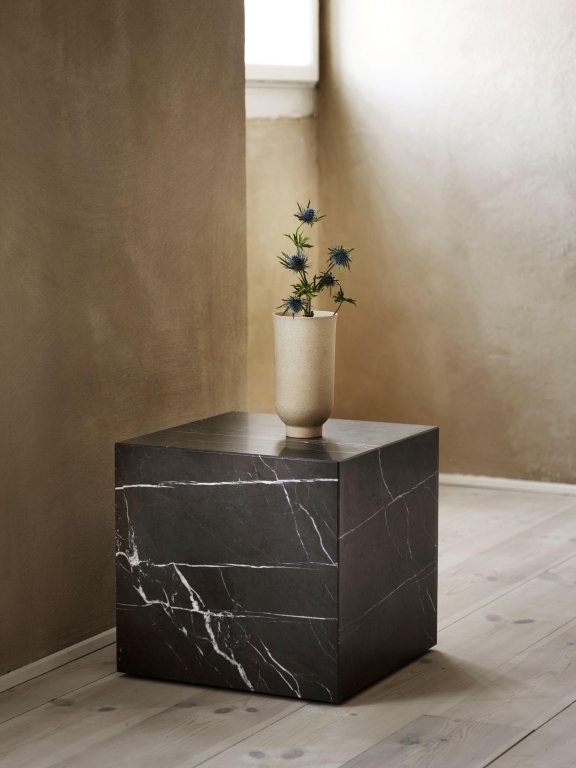 Audo Copenhagen Plinth Cubic bijzettafel 40x40 Marquina marmer zwart