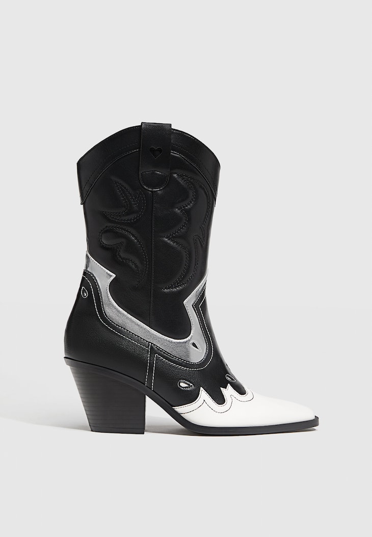 Botas de cowboy de salto alto com detalhes