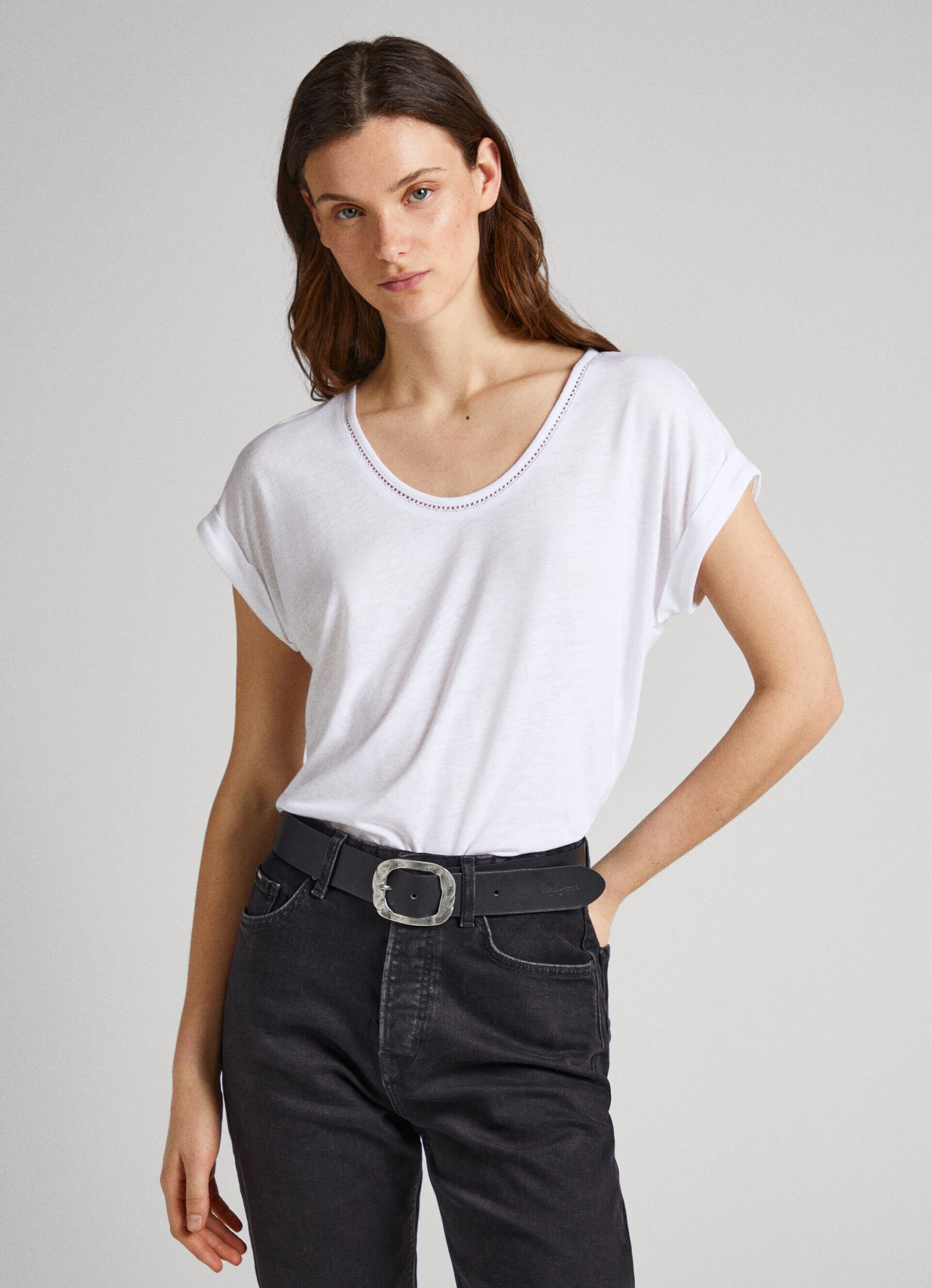 Camiseta com detalhe de renda - branca