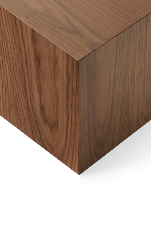 New Works Mass bijzettafel met lade walnoot