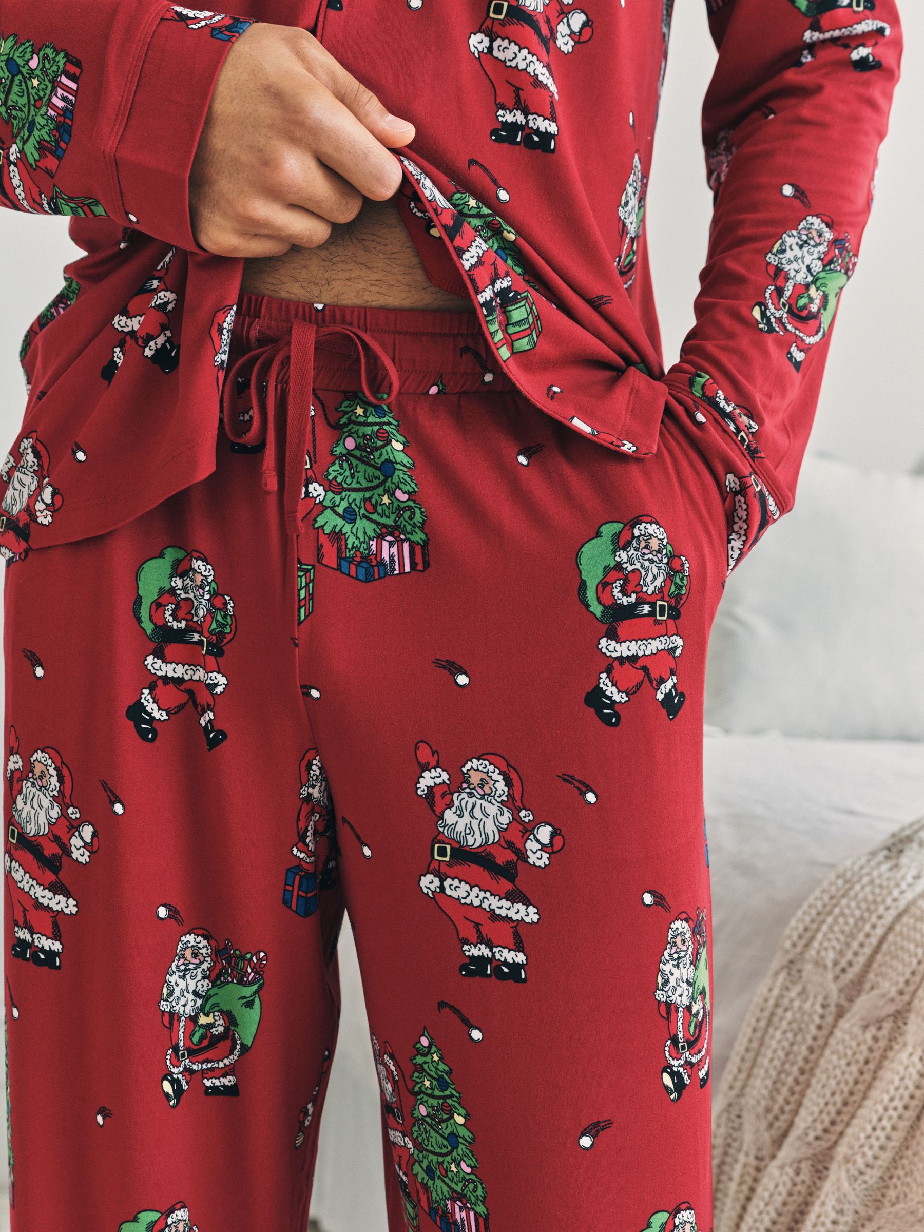 Chelsea Peers lange kerstpyjama met kerstman, sneeuwbalprint