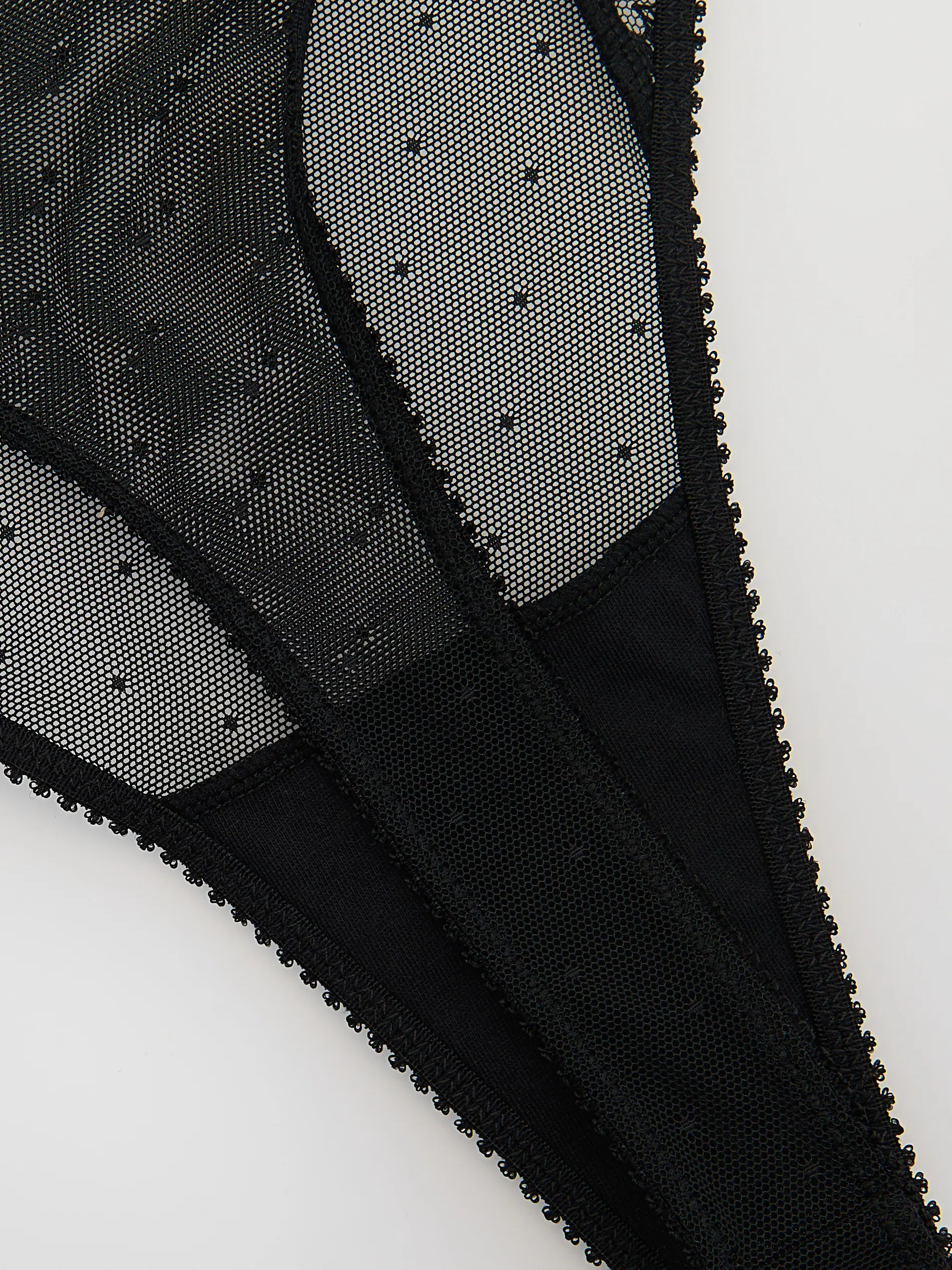 String-Slips mit Stickerei