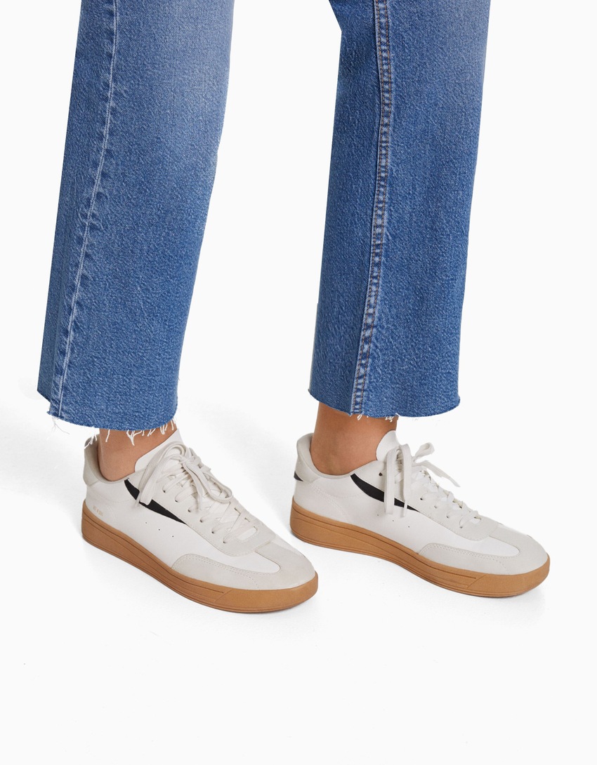 Calça jeans cropped boca de sino
