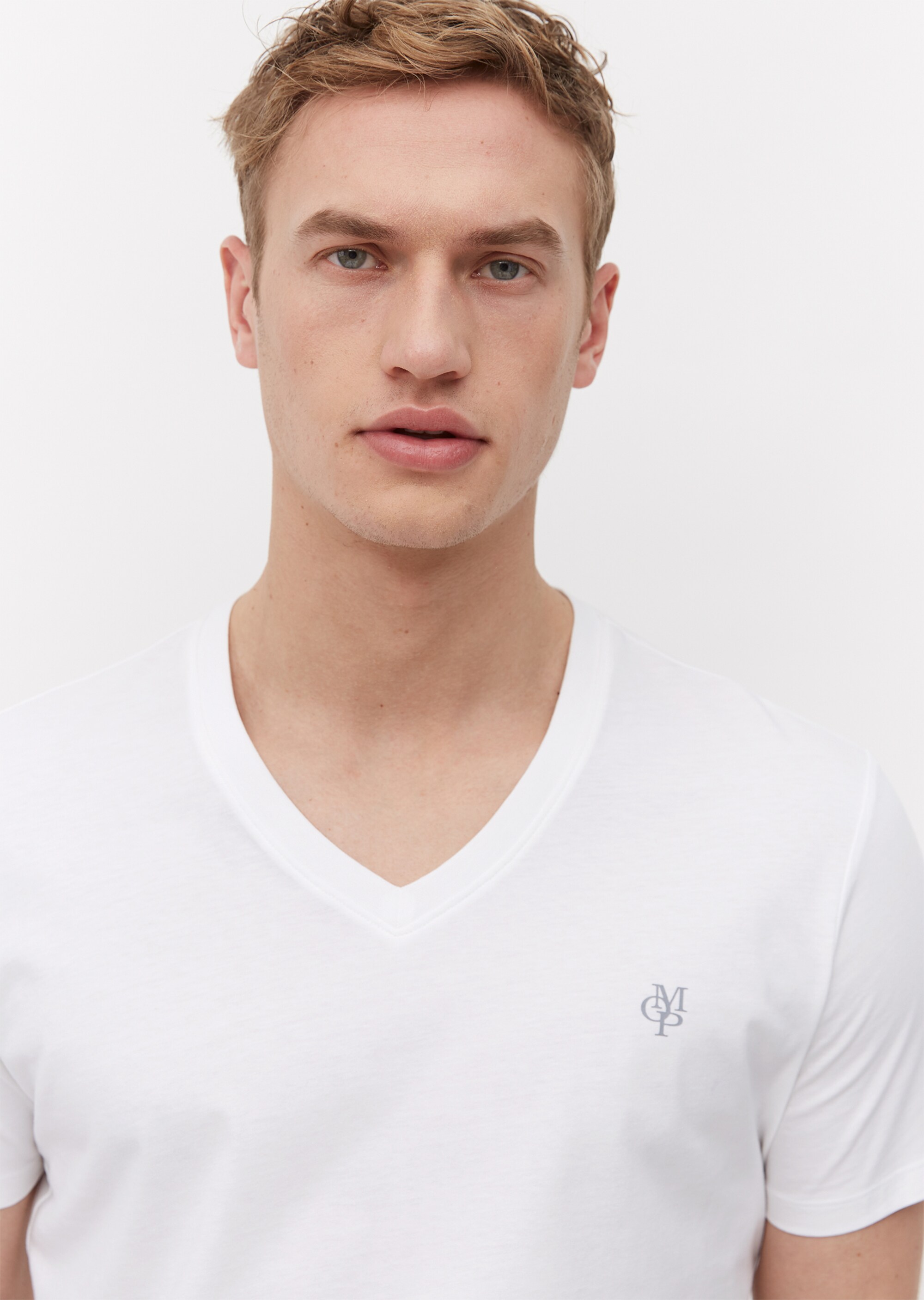 V-Neck-T-Shirt regular aus reinem Organic Cotton