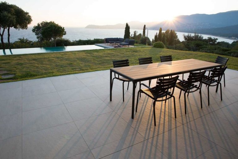 Houe Four tuintafel 210x90 zwart, zwart onderstel