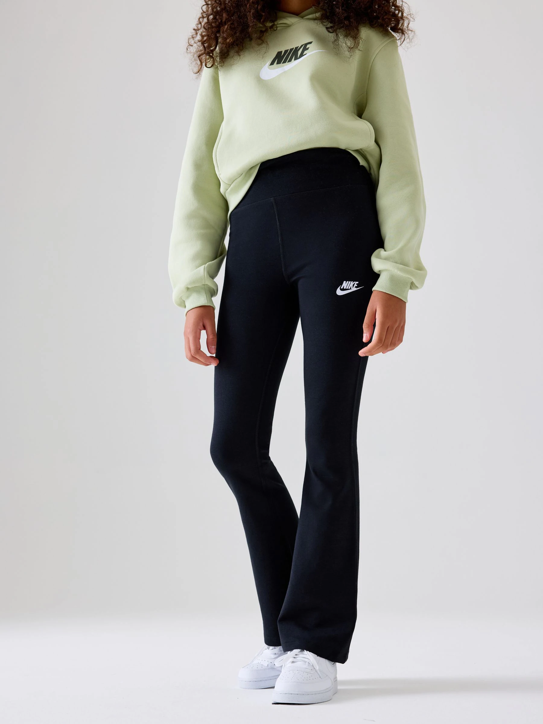 Nike flared legging met hoge taille