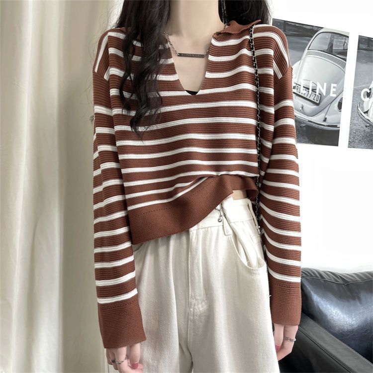Robynn - Gestreepte crop top met lange mouwen, V-hals en kraag