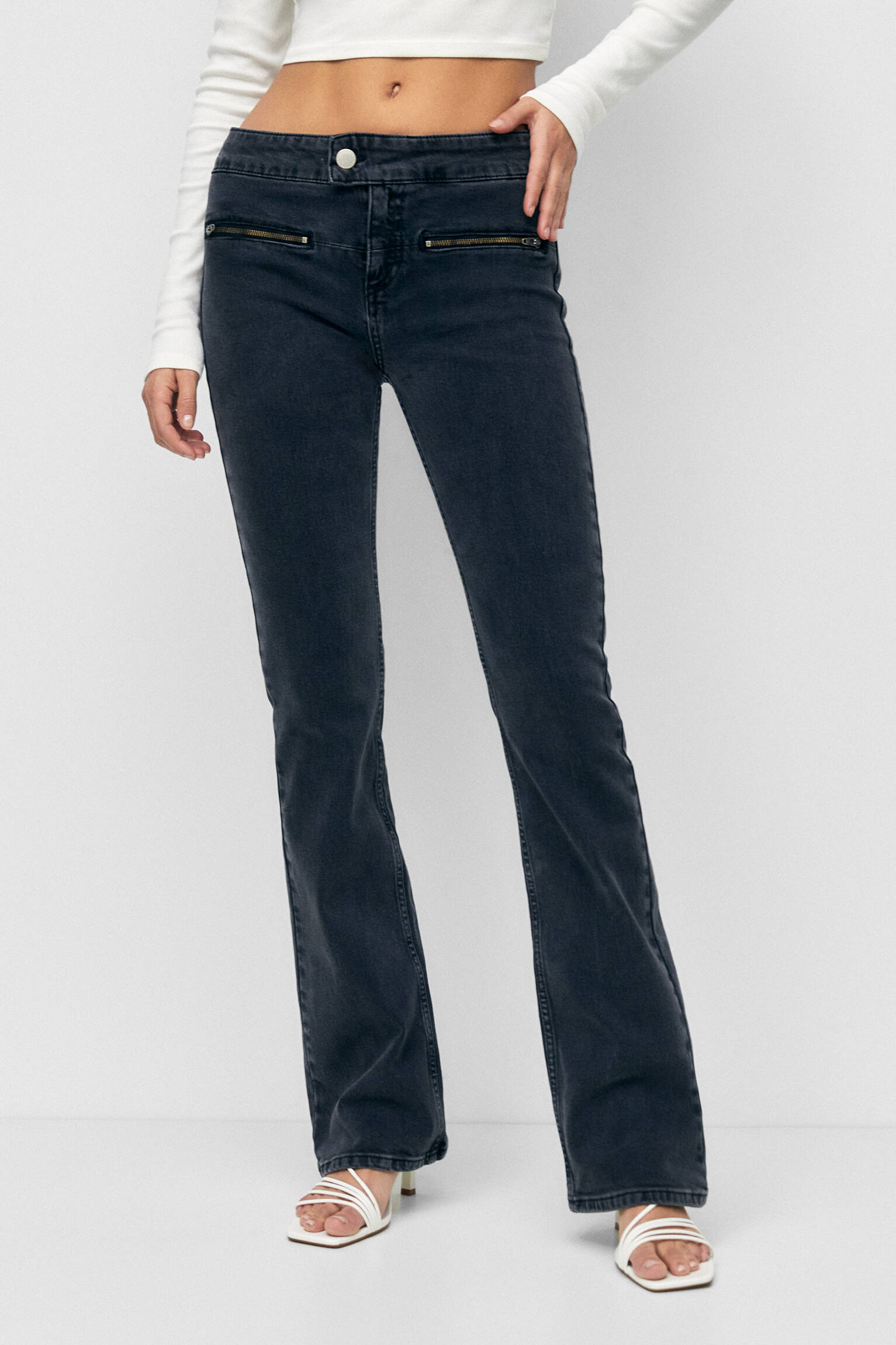 CALÇA JEANS BOOTCUT DE CINTURA BAIXA - PRETA