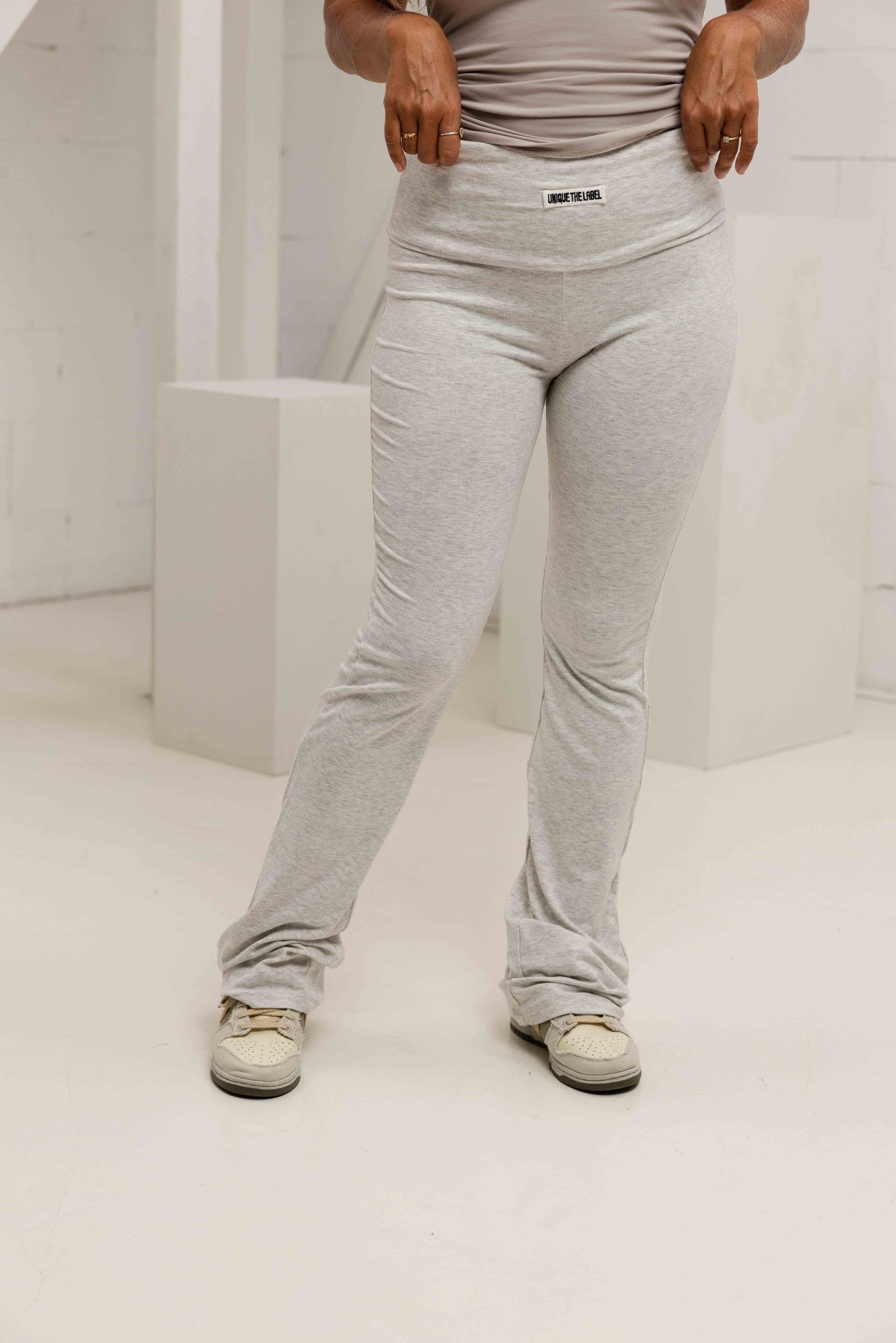 Unique The Label Noelle Pants Dames Lichtgrijs