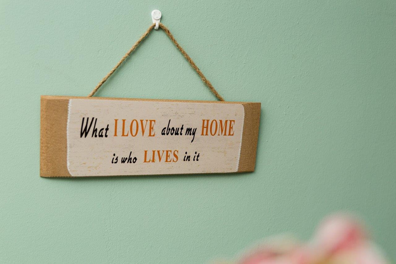 Holzschild - What I love about my home - 35x12 cm