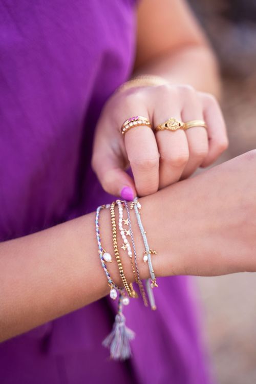 Souvenir gevlochten blauwe armband met parels