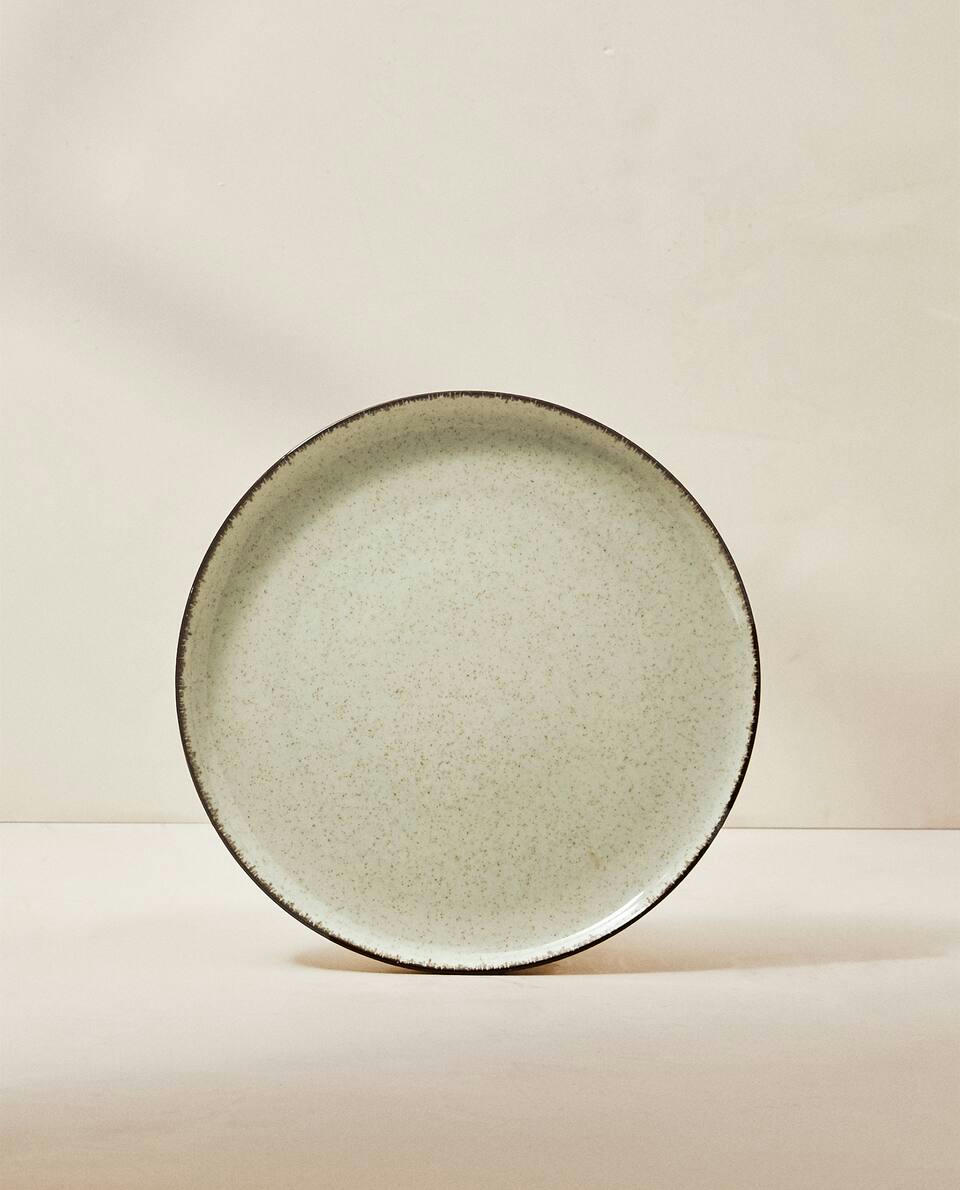 Louça de porcelana com borda de acabamento antigo