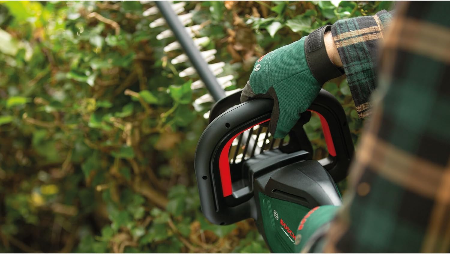 Bosch Akku-Heckenschere AdvancedHedgeCut 36V-65-28 (1x 2,0-Ah-Akku, 36-Volt-System, Messerlänge 65 cm, im Karton) - Testnote: sehr gut (Magazin: selbst ist der Mann)