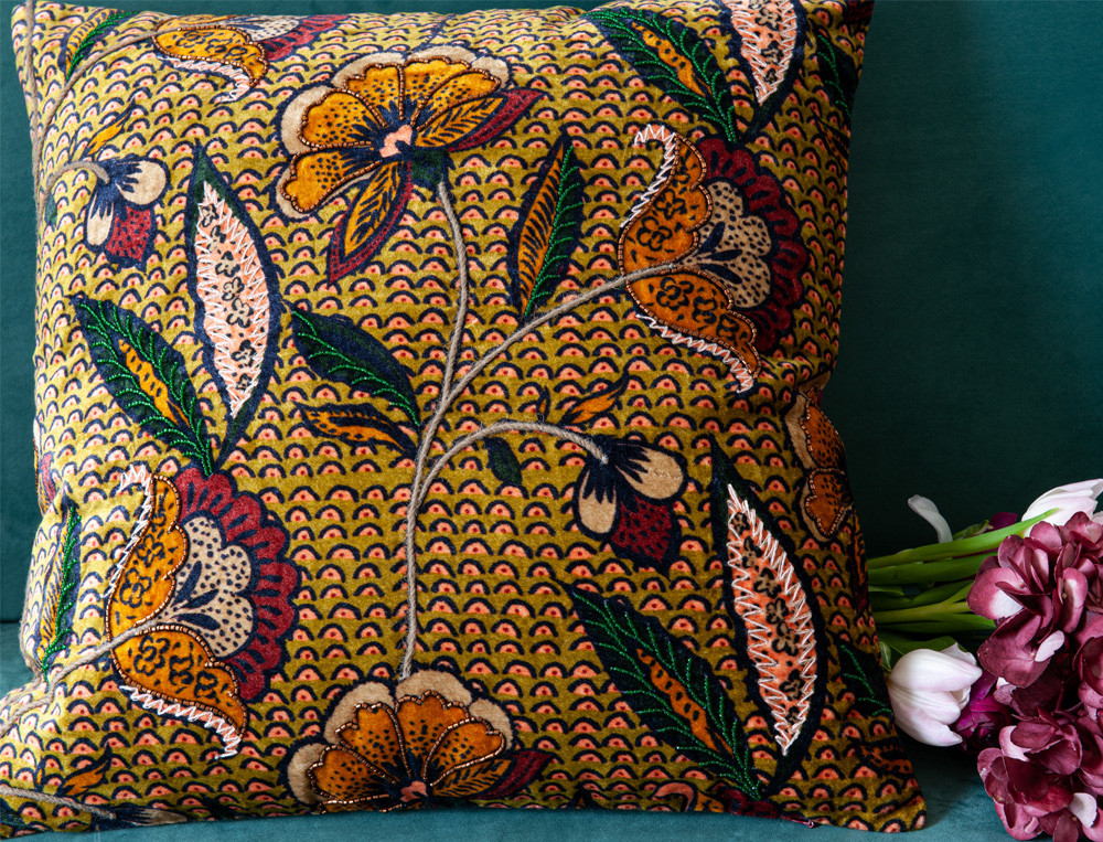 Coussin imprimé et brodé-Contes persans fond olive