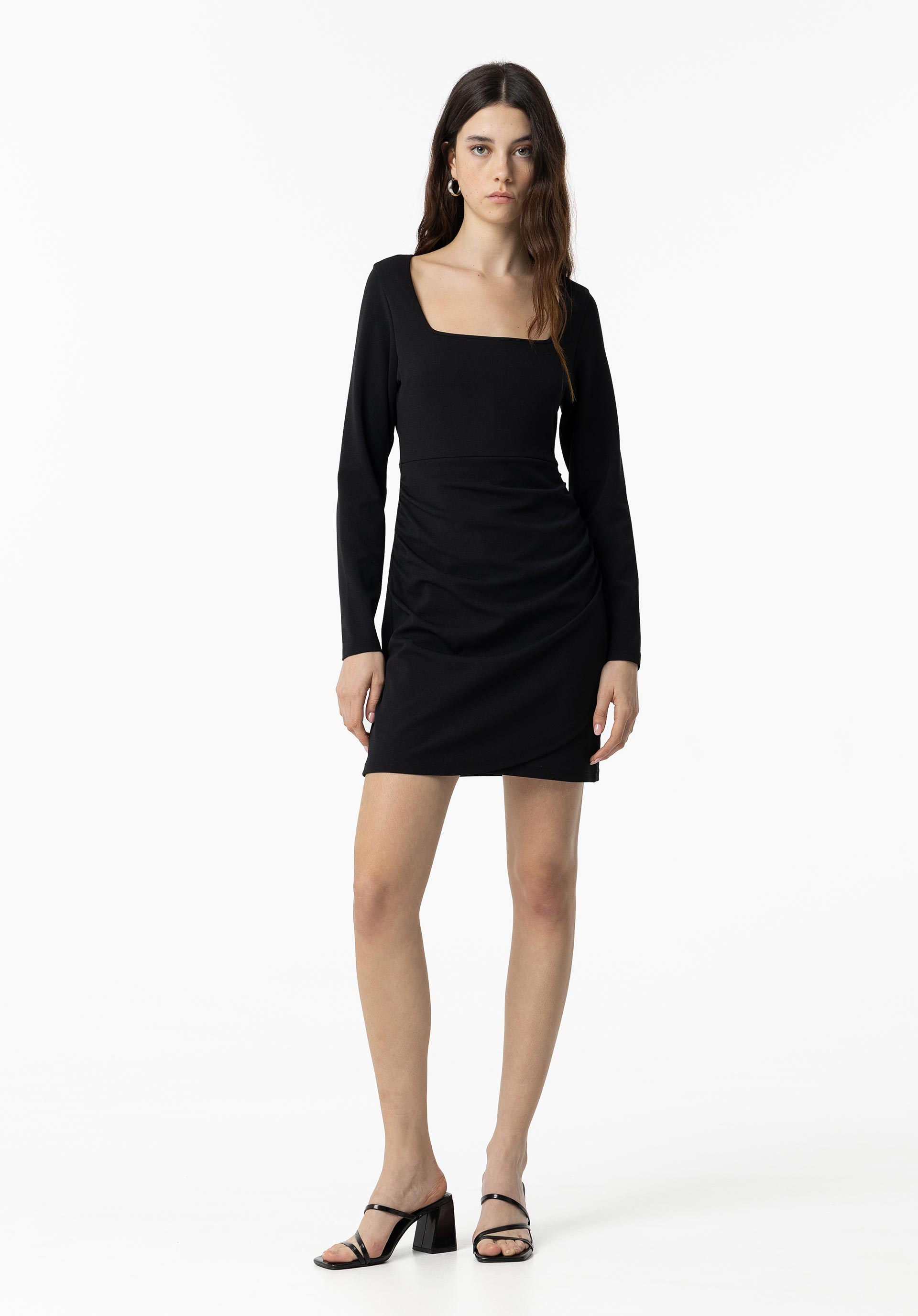 Vestido Curto com Franzidos