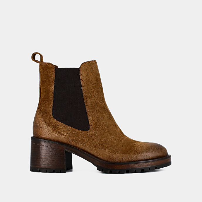 Bottines à semelles crantées  en croute taupe