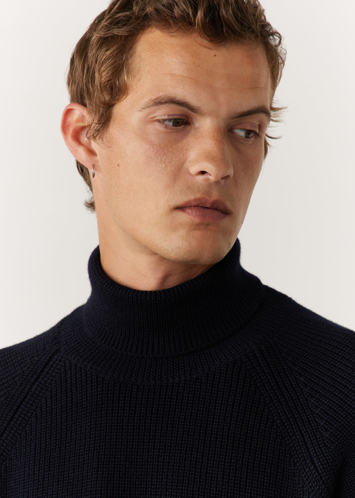 Pull col roulé en laine Mérinos mélangée unie bleu nuit