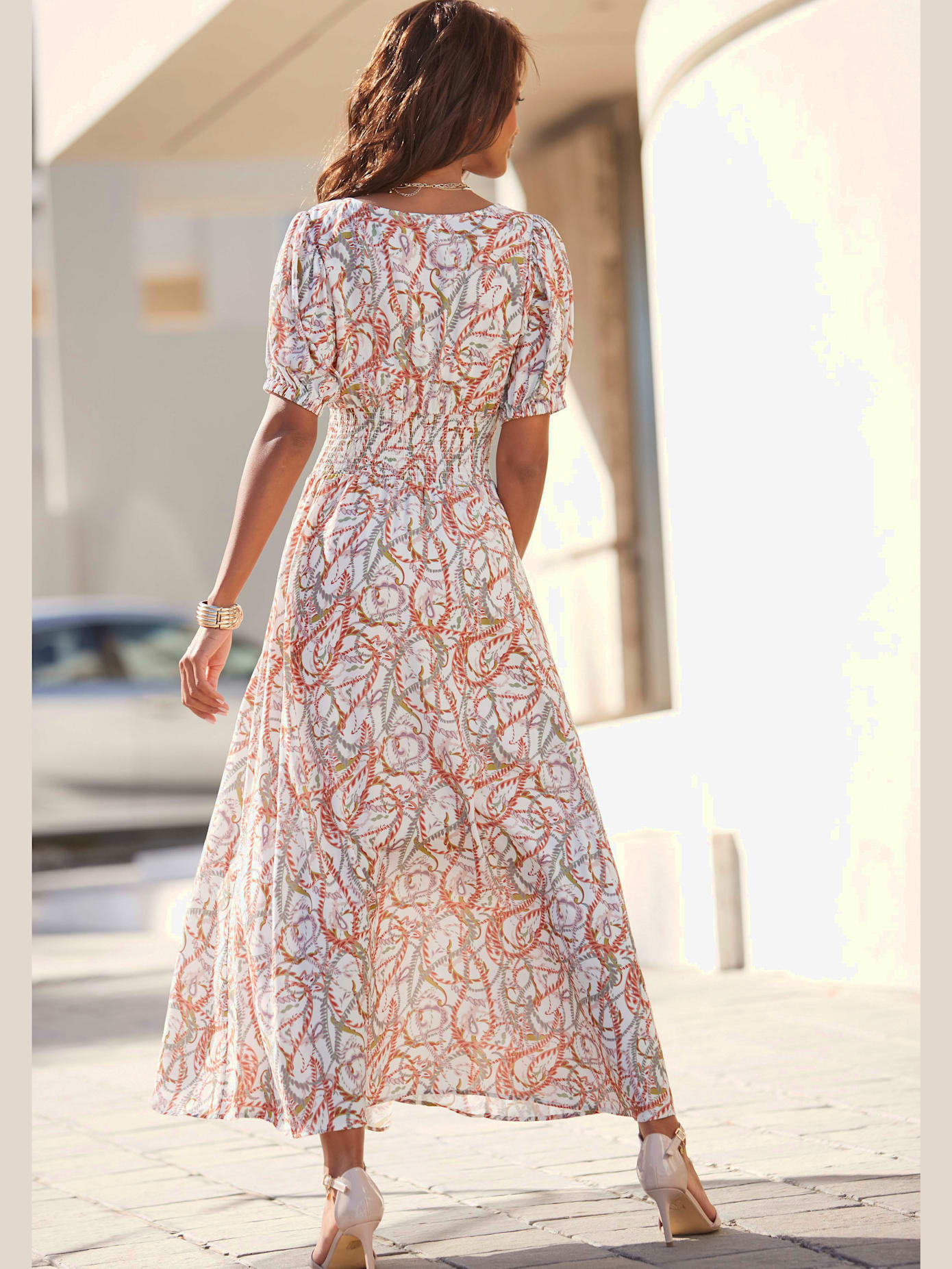 Robe longue encolure en v dégagée