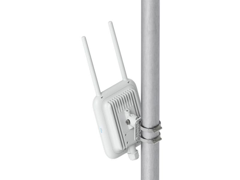Ubiquiti Outdoor Access Point U7 Pro Outdoor Allwettertauglicher IP67 WiFi 7 AP mit 6 räumlichen Streams, integrierter direktionaler Superantenne und schwenkbarer Halterung