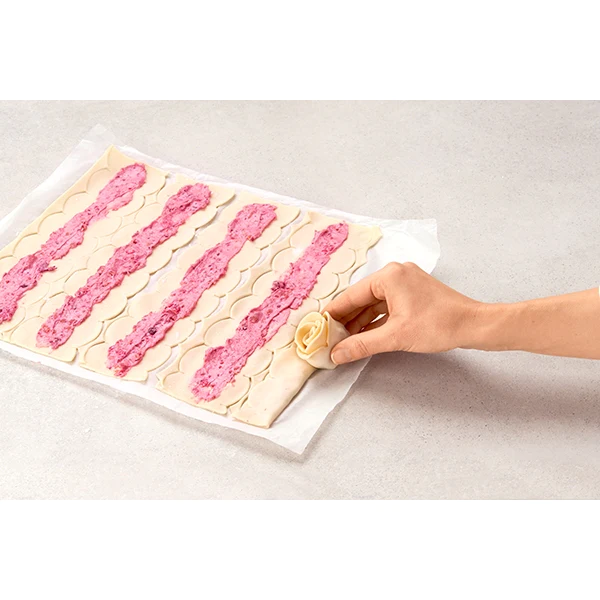 Roulette à gâteaux forme rose Betty Bossi