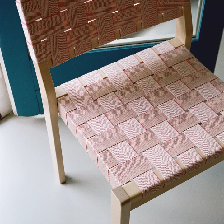 Artek - Stuhl 611, Birke klar lackiert / Leinengurte schwarz